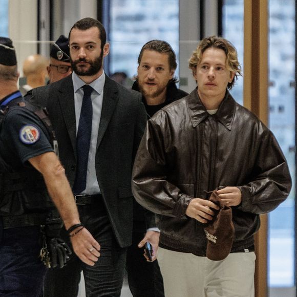 Louis Sarkozy, Jean Sarkozy et Pierre Sarkozy - Les fils de Nicolas Sarkozy arrivent au Tribunal judiciaire (Batignolles, 32ème chambre correctionnelle) pour l'annonce de la décision dans le cadre du procès Lybien le 25 septembre 2025. Nicolas Sarkozy est déclaré coupable d'association de malfaiteurs mais relaxé des autres chefs d'accusation.