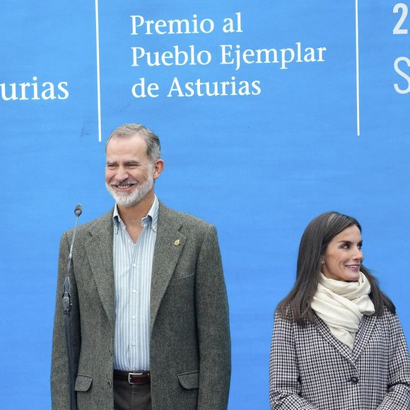 Le roi Felipe VI, la reine Letizia, l'infante Leonor, la princesse Sofia - La famille royale d'Espagne lors de la cérémonie de remise des prix pour la ville exemplaire des Asturies 2024 à Sotres. Le 26 octobre 2024