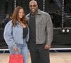 "On est fiancés depuis 12 ans, maintenant ! On attend la maison de retraite parce que la liste d'invités est trop longue", a ironisé sur la question Teddy Riner. 

Teddy Riner et sa compagne Luthna Plocus - Match de gala NBA Jam team Teddy Riner contre team Esteban Ocon lors du NBA Paris Games 2025 à L'Accor Arena Bercy le 24 janvier 2025 © Ramsamy Veeren / Bestimage