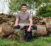 À l'époque, elle venait pour séduire Emeric.
Emeric, pépiniériste apiculteur originaire de Bretagne et candidat de "L'amour est dans le pré" 2018 (M6).