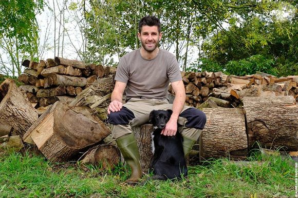 À l'époque, elle venait pour séduire Emeric. 

Emeric, pépiniériste apiculteur originaire de Bretagne et candidat de "L'amour est dans le pré" 2018 (M6).