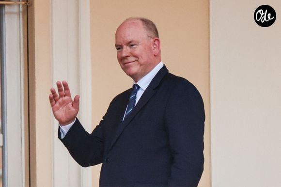 Le prince Albert II de Monaco au balcon du Palais princier lors de la célébration de la fête de la Saint Jean sur la Place du Palais princier de Monaco, le 23 juin 2026. La Saint Jean est à l'origine une fête païenne puis chrétienne. Pour les païens, c'était une fête qui célébrait les moissons. Une fois christianisée, cette fête est devenue celle du solstice d'été et donc la fête de la lumière. © Claudia Albuquerque/Bestimage