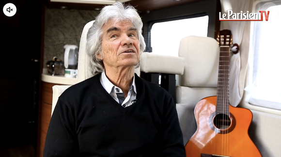 Le chanteur l'a acheté juste avant la pandémie de Covid-19.

Daniel Guichard présente son camping-car. Capture Dailymotion/Le Parisien