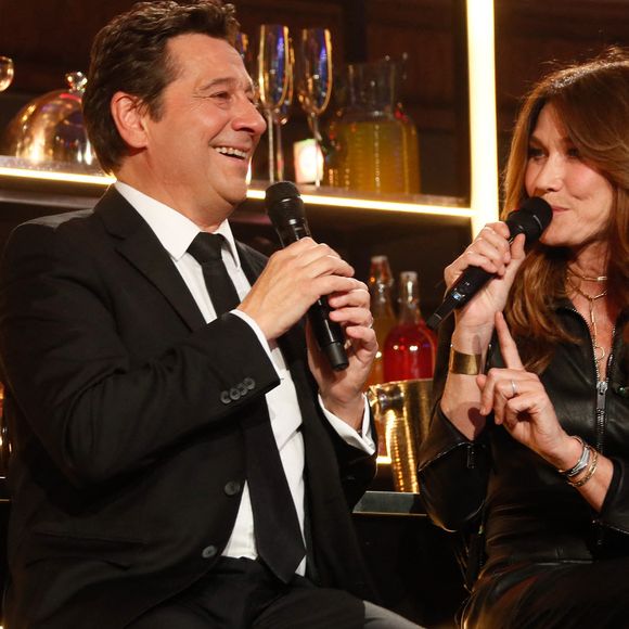 Exclusif - Laurent Gerra, Carla Bruni lors de l'enregistrement de l'émission "Laurent Gerra, l'anniversaire événement" présentée par S.Bern et qui sera diffusée le 7 juin 2025 sur France 2, au théâtre Marigny, à Paris, France, le 28 avril 2025. © Clovis-Moreau/Bestimage