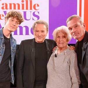 Pour ce numéro diffusé juste avant la Fête des mères, le rire sera à l'honneur avec Laurent Baffie, Jeanfi Janssens et les Bodin's.
Exclusif - Laurent Baffie avec sa mère Ginette Baffie et son fils Benjamin Baffie en backstage de l'enregistrement de l'émission "Famille je vous aime" présentée par Michel Drucker et qui sera diffusée le vendredi 29 mai sur France 3, à Paris, France, le 4 décembre 2025. © Gaffiot-Perusseau/Bestimage