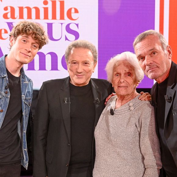 Pour ce numéro diffusé juste avant la Fête des mères, le rire sera à l'honneur avec Laurent Baffie, Jeanfi Janssens et les Bodin's.

Exclusif - Laurent Baffie avec sa mère Ginette Baffie et son fils Benjamin Baffie en backstage de l'enregistrement de l'émission "Famille je vous aime" présentée par Michel Drucker et qui sera diffusée le vendredi 29 mai sur France 3, à Paris, France, le 4 décembre 2025. © Gaffiot-Perusseau/Bestimage