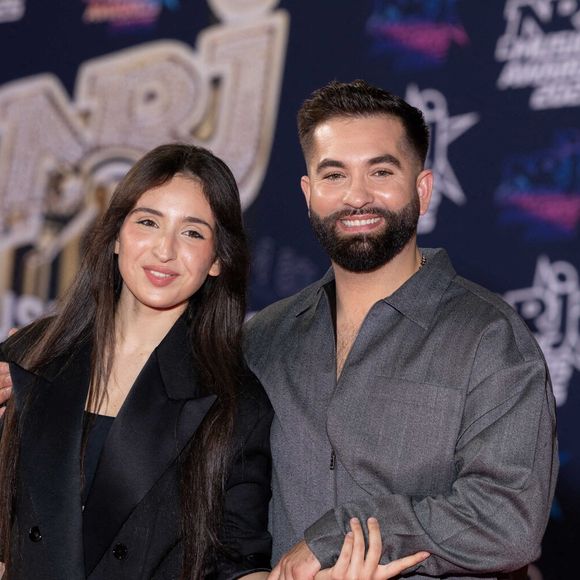Kendji Girac et Ambre Jadah participent à la séance photo organisée dans le cadre de la 27e édition des NRJ Music Awards, le 31 octobre 2025 à Cannes, en France. Photo : Shootpix/ABACAPRESS.COM