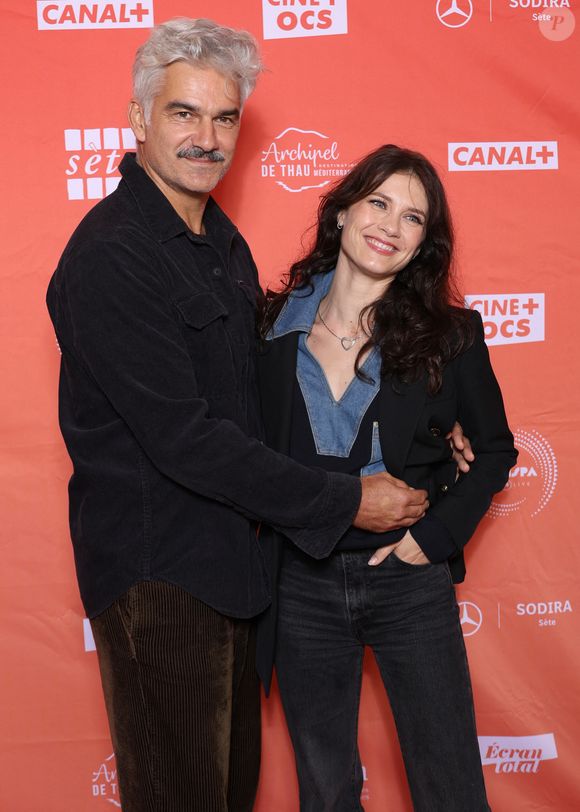 Exclusif - François Vincentelli et sa compagne Alice Dufour au photocall de la soirée d'ouverture du festival Creatvty 2025 à Sète le 12 novembre 2025.

© Denis Guignebourg / Bestimage