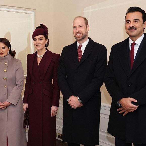 Elle s'est fait une joie ce mardi 3 décembre d'accueillir l'Emir du Qatar Sheikh Tamim bin Hamad Al Thani et son épouse Sheikha Jawaher pour leur visite d'Etat. 

Le Prince et la Princesse de Galles accueillent l'Emir du Qatar Sheikh Tamim bin Hamad Al Thani (à droite) et son épouse Sheikha Jawaher (à gauche) à Londres, au nom du Roi, avant la cérémonie d'accueil à Horse Guards Parade, à l'occasion de leur visite d'Etat au Royaume-Uni. Date de la photo : mardi 3 décembre 2024.