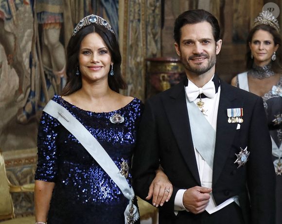 Le prince Carl Philip et la princesse enceinte Sofia de Suède assistent au dîner du roi pour les lauréats du prix Nobel au palais royal de Stockholm, Suède, le 11 novembre 2024. Photo par Patrik C Osterberg/Stella Pictures/Abaca