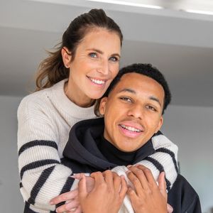 Isaac est défenseur central et le plus jeune joueur à occuper ce poste dans l’équipe.

Exclusif - Sandrine Diouf et son fils Isaac posent dans leur maison à Marseille, France, le 16 janvier 2021. © Jean-René Santini/Bestimage