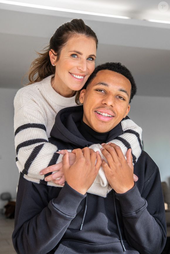 Isaac est défenseur central et le plus jeune joueur à occuper ce poste dans l’équipe.

Exclusif - Sandrine Diouf et son fils Isaac posent dans leur maison à Marseille, France, le 16 janvier 2021. © Jean-René Santini/Bestimage