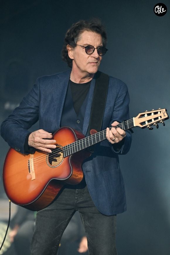 En légende de ce bel instant immortalisé, la fille de Francis Cabrel a simplement écrit : "L’avenir".

Francis Cabrel sur la scène du festival des Francofolies 2021 à la Rochelle, le 12 juillet 2021. © MPP / Bestimage