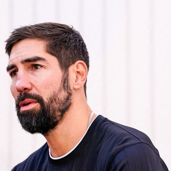 Dans cette ville proche de la capitale, Nikola Karabatic a pu s'offrir une villa avec un jardin. 

L'ancien joueur international Nikola Karabatic lors de la Journée de l'Arbitrage au TEP Goutte d'Or, le 1er octobre 2025 à Paris, France. 

Photo par Daniel Derajinski/Icon Sport/ABACAPRESS.COM