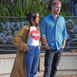 Après plusieurs années passées aux États-Unis, leur famille a fait son retour au Royaume-Uni le mois dernier.
Le duc et la duchesse de Sussex participent à la « Scar Tree Walk » à Melbourne, dans l’État de Victoria, lors du troisième jour de leur voyage royal en Australie. Crédit photo : Jonathan Brady/PA Wire