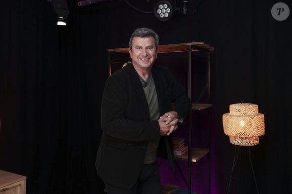 Pascal Bataille en interview pour "En privé avec", format original de Webedia © Jack Tribeca/Bestimage