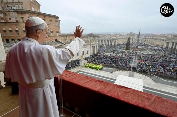 6 janvier 2026, Cité du Vatican : le pape Léon XIV lors de l’Angélus place Saint-Pierre, au Vatican. ANSA / Vatican Media. Photo fournie par le bureau de presse de Vatican Media, exclusivement destinée à l’illustration de contenus journalistiques. (Crédit photo : © ANSA via ZUMA Press / Bestimage)