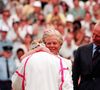 Tous deux étaient cependant vêtus de noir, respectant ainsi la période de deuil suite au décès de la duchesse de Kent, survenu le jeudi 4 septembre dernier au soir dans sa demeure de Kensington Palace, à l’âge de 92 ans.

Jana Novotna réconfortée par la duchesse de Kent, Katharine Worsley lors de sa défaite en finale du tournoi de Wimblodon contre S. Graff en juin 1993. © EXPRESS SYNDICATION / BESTIMAGE