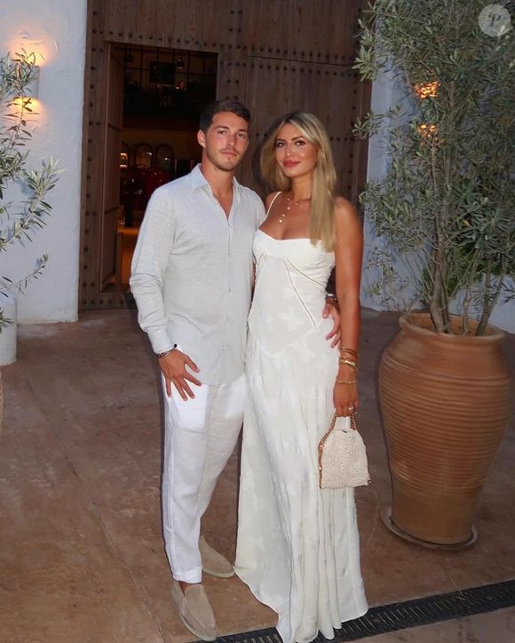 Dylan Deschamps publie régulièrement des photos de lui et sa fiancée Mathilde Cappelaere sur Instagram