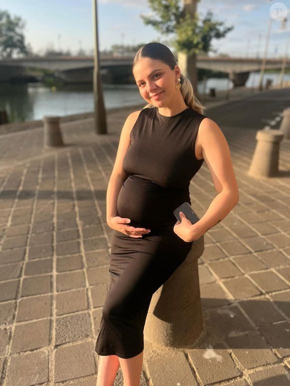 Très suivie sur Instagram, la tribu a reçu de nombreux messages de félicitations, saluant leur complicité et leurs valeurs familiales fortes.
La famille Bellocq, participants de "Familles nombreuses, la vie en XXL", sur TF1. @famille_bellocq_officiel_tf1