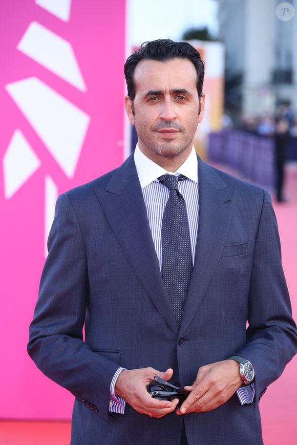 Invité à se confier auprès des journalistes de "Femme Actuelle", l’acteur de la série Netflix "Voleuses" a d’ailleurs partagé une petite astuce de papa au moment du coucher de son fils. 

Jonathan Cohen à la première du film "Nouvelle Vague" lors du 51éme Festival du Cinéma Américain de Deauville le 12 septembre 2025.
© Denis Guignebourg / Bestimage