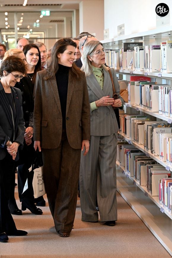 Les livres et les grands auteurs sont devenus des compagnons indispensables pour panser ses blessures.

Le prince Albert II de Monaco, la princesse Caroline de Hanovre, Charlotte Casiraghi et Mélanie-Antoinette de Massy ont inauguré la médiathèque Caroline à Monaco, le 10 décembre 2025. 

© Bruno Bebert / Bestimage