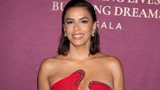 A 51 ans, Eva Longoria doit sa silhouette athlétique à cet exercice à faire à la maison