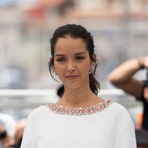 Lyna Khoudri - Photocall du film "13 Jours 13 Nuits" lors du 78ème Festival International du Film de Cannes le 24 mai 2025. © Jacovides-Moreau/Bestimage