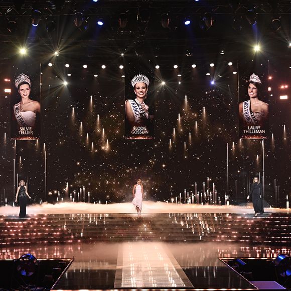 Lors de l’élection de Miss France 2026 diffusée samedi 6 décembre, les 30 candidates ont défilé au Zénith d’Amiens pour tenter de succéder à Angélique Angarni-Filopon. 

Election de Miss France 2026 sur TF1. © David Niviere/SIPA via Bestimage