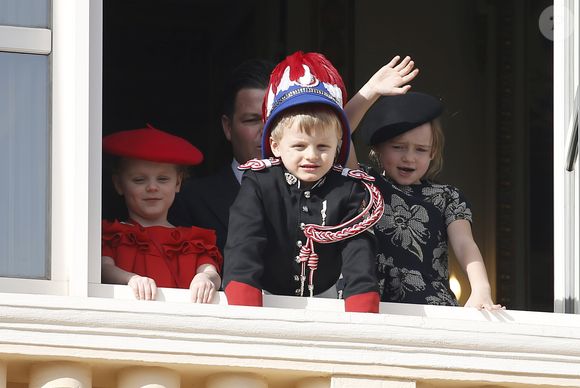 Le prince héréditaire Jacques, la princesse Gabriella et Kaia Rose Wittstock - La famille princière de Monaco au balcon du palais lors de la Fête nationale monégasque à Monaco. Le 19 novembre 2019
© Jean-François Ottonello / Nice Matin / Bestimage