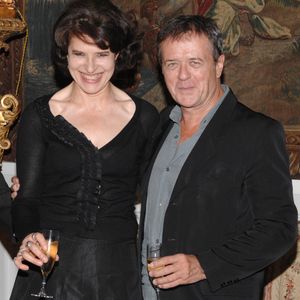 L'actrice française Fanny Ardant et le réalisateur français Patrice Chereau posent ensemble lors d'un cocktail organisé à l'ambassade du Portugal à Paris, France, le 28 septembre 2006. Fanny Ardant et Patrice Chereau ouvriront la nouvelle saison du théâtre Sao Carlos de Lisbonne avec des représentations en français. Photo Nicolas Khayat/ABACAPRESS.COM