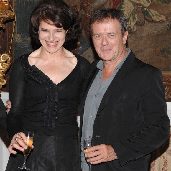 L'actrice française Fanny Ardant et le réalisateur français Patrice Chereau posent ensemble lors d'un cocktail organisé à l'ambassade du Portugal à Paris, France, le 28 septembre 2006. Fanny Ardant et Patrice Chereau ouvriront la nouvelle saison du théâtre Sao Carlos de Lisbonne avec des représentations en français. Photo Nicolas Khayat/ABACAPRESS.COM