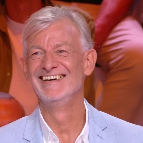 Gilles Verdez lors de la première de la saison 2 de "Tout beau, tout neuf" ce lundi 31 août 2026.

Capture d'écran TBT9 / W9