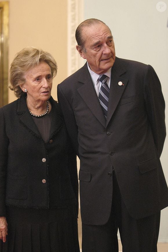 Le président français Jacques Chirac et son épouse Bernadette accueillent les chefs d'Etat africains lors du dîner officiel du 24ème sommet Afrique-France, à Cannes, France, le 15 février 2007. Photo by Eric Tschaen/Pool/ABACAPRESS.COM