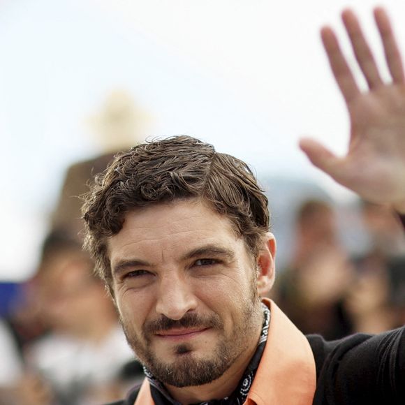 Niels Schneider au photocall du film "La Bataille De Gaulle : L'Âge De Fer" (De Gaulle : Tilting Iron) lors du 79ème Festival International du Film de Cannes, France, le 21 mai 2026. © Jacovides-Moreau/Bestimage