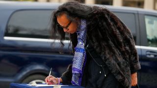 Le salaire de cette figure de la télévision divisé par 60 en l'espace de 20 ans : "Même une femme de ménage ne gagne pas ça"