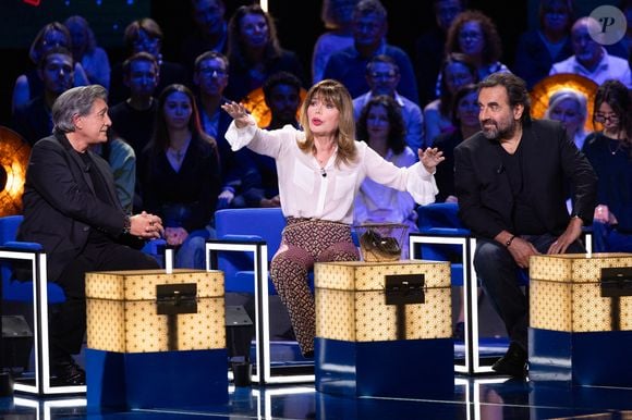 Exclusif - Frédéric François, André Manoukian, Isabelle Morizet (Karen Cheryl) lors de l'enregistrement de l'émission "La Boîte à secrets", présentée par F.Bollaert et diffusée le 16 janvier 2026 sur France 3, dans les studios du Lendit à Saint-Denis, France, le 16 décembre 2025. © Cyril Moreau/Bestimage