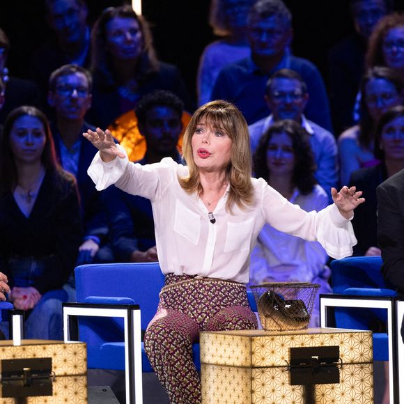 Exclusif - Frédéric François, André Manoukian, Isabelle Morizet (Karen Cheryl) lors de l'enregistrement de l'émission "La Boîte à secrets", présentée par F.Bollaert et diffusée le 16 janvier 2026 sur France 3, dans les studios du Lendit à Saint-Denis, France, le 16 décembre 2025. © Cyril Moreau/Bestimage