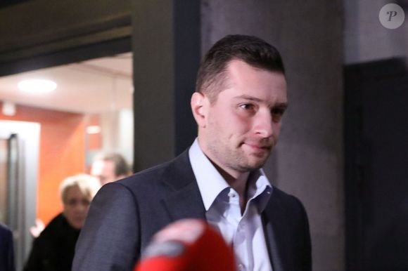 Jordan Bardella sort du siège du Rassemblement National après l'annonce de la condamnation de Marine Le Pen le 31 mars 2025

© Ewen Gavet / PsnewZ / Bestimage