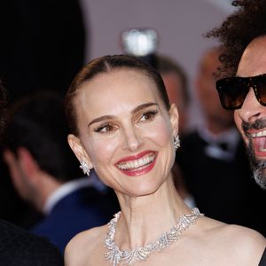 Sophie Mas, Natalie Portman, William Lebghil, Vincent Macaigne - Montée des marches du film « Eddington » lors du 78ème Festival International du Film de Cannes, au Palais des Festivals à Cannes. Le 16 mai 2025
© Jacovides-Moreau / Bestimage