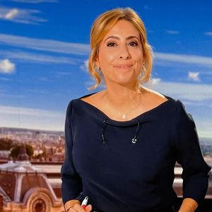 Depuis quelques semaines déjà, Léa Salamé a ajouté une corde à son arc en prenant la tête du JT du soir de la Deux.

Léa Salamé présente son premier journal sur la Deux. 

© Alain Guizard / Bestimage