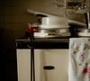 Il faut laisser les torchons bouillir pendant environ 10 à 15 minutes, jusqu’à ce que les fibres libèrent les impuretés accumulées. 

Crédit / libre de droits : Unsplash