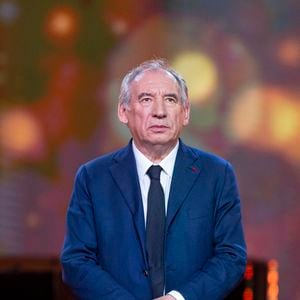 Exclusif - Le premier ministre François Bayrou sur le plateau de l’émission “Unis pour Mayotte” diffusée en direct sur France 2, qui a permis de récolter plus de 5 millions de dons le 17 décembre 2024. © Pierre Perusseau / Bestimage