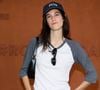 Nul doute qu'ils seront nombreux à le pleurer, au de-là des personnes du métier. Ses enfants "qu’il aime comme une tempête,
Suzanne Lindon au village lors des Internationaux de France de tennis de Roland Garros 2024, à Paris, France, le 26 mai 2024. © Jacovides-Moreau/Bestimage