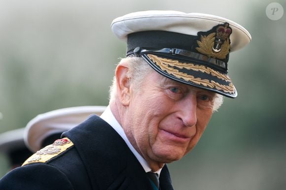 Le roi Charles III d'Angleterre observe les divisions du Lord High Admiral au Britannia Royal Naval College à Dartmouth. Photo par PA Photo/ Bestimage