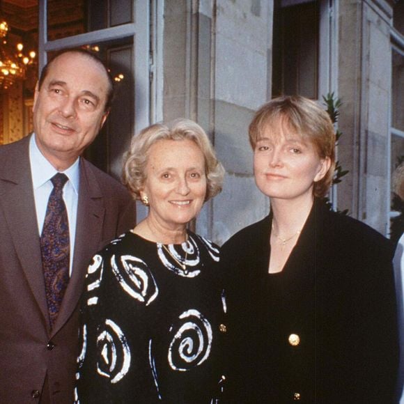 Interrogés par "Purepeople", des voisins affirment que le château de Bity est encore entretenu et que la fille du couple, Claude Chirac, vient régulièrement avec son mari.

Jacques Chirac, Bernadette Chirac et Claude Chirac à la décoration de l'ordre de chevalier de la légion d'honneur de Line Renaud, Paris, le 24 juin 1994. Crédit Bestimage