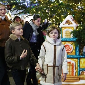 La princesse Charlene de Monaco avec ses enfants, le prince héréditaire Jacques et la princesse Gabriella, a Inauguré le traditionnel Marché de Noël de Monaco, le 6 décembre 2024. Ils étaient accompagné par le nouveau ministre d'Etat de la Principauté © JC VINAJ / Pool Monaco / Bestimage