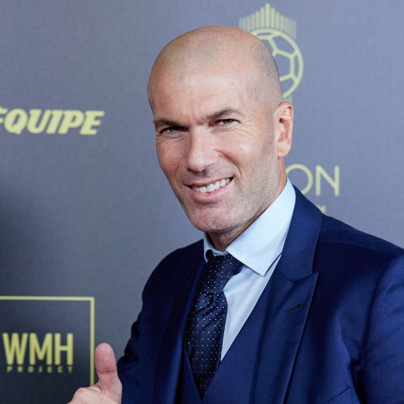 Zinedine Zidane - Photocall de la 66ème cérémonie du Ballon d’Or au Théâtre du Chatelet à Paris le 17 octobre 2022. © Cyril Moreau/Bestimage