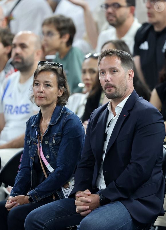 Thomas Pesquet et sa compagne Anne Mottet - Les célébrités en tribunes pendant l'épreuve de basketball de Demi-Finale opposant la France à l'Allemagne lors des Jeux Olympiques de Paris 2024 (JO) à l'Arena Bercy, à Paris, France, le 8 août 2024. © Jacovides-Perusseau/Bestimage