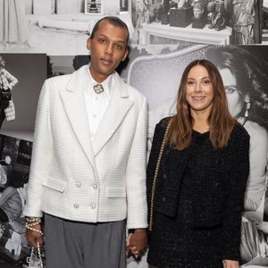 Le chanteur Stromae (Paul van Haver) et sa femme Coralie Barbier - Photocall au défilé Chanel Collection Femme Prêt-à-porter Printemps/Eté 2023 lors de la Fashion Week de Paris (PFW), France, le 4 octobre 2022. © Olivier Borde/Bestimage